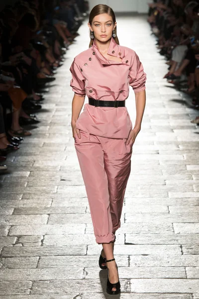 Look 76